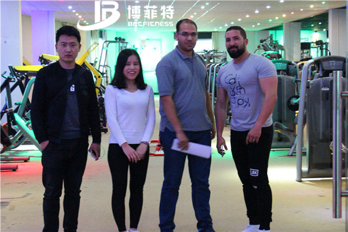 埃及客戶來中國廣州草莓视频APP在线下载健身器材有限公司進口健身器材