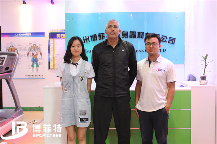 摩洛哥客戶來草莓视频APP在线下载購買健身房器材，產品囊括有氧係列的跑步機，動感單車，健身車