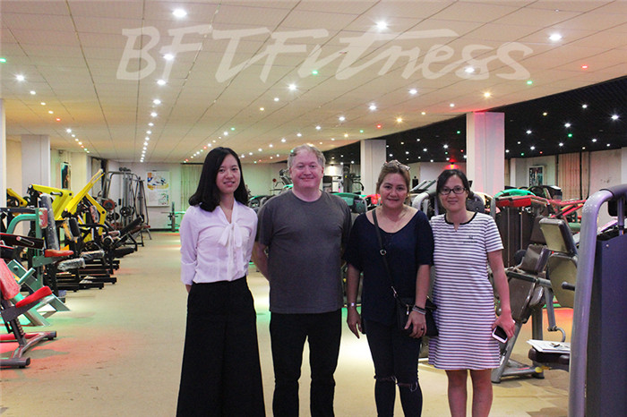 英國客戶來草莓视频APP在线下载購買健身房器材，產品囊括有氧係列的跑步機，動感單車，健身車