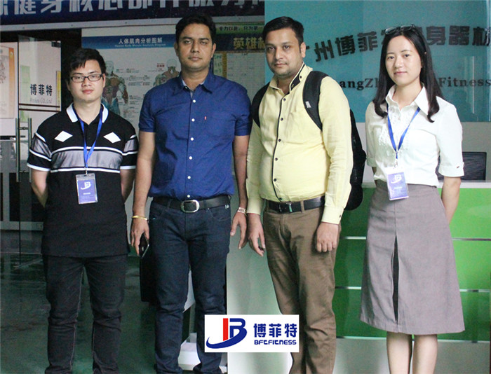 印度客戶來草莓视频APP在线下载購買健身房器材，產品囊括有氧係列的跑步機，動感單車，健身車