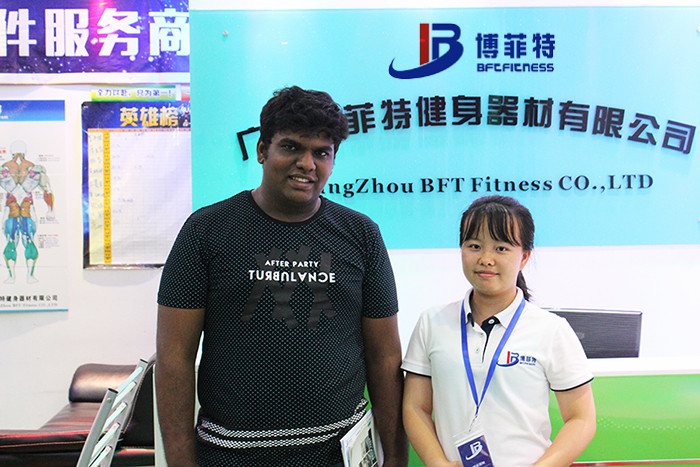 印度客戶來中國廣州草莓视频APP在线下载健身器材有限公司進口健身器材