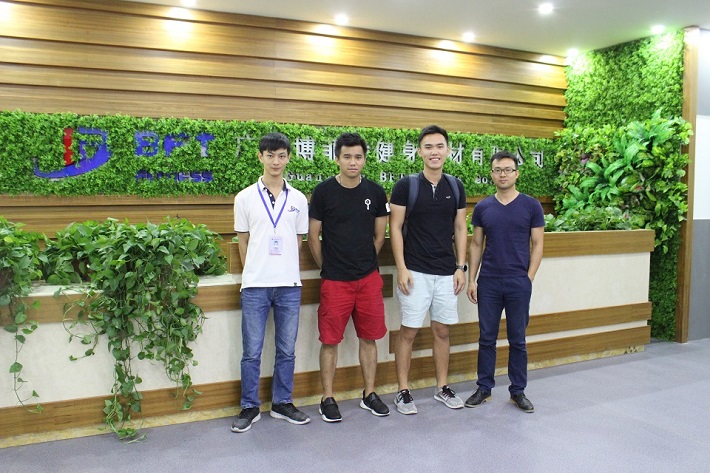 科威特客戶來草莓视频APP在线下载采購健身器材