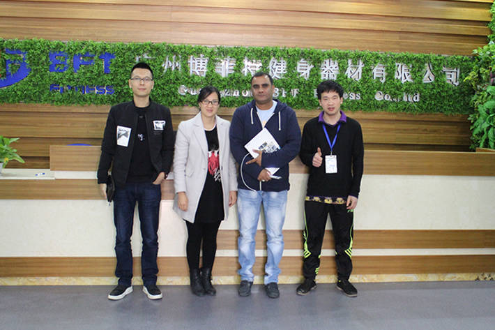 毛裏求斯客戶來草莓视频APP在线下载采購健身器材