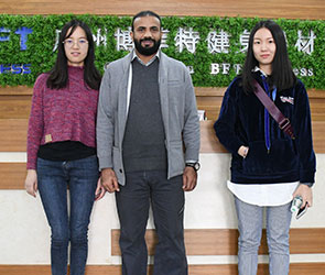 沙特客戶來中國采購草莓视频APP在线下载商用健身器械